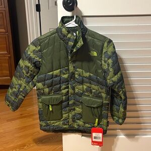 NWT The North Face Olive and Black kids Camo Jacket